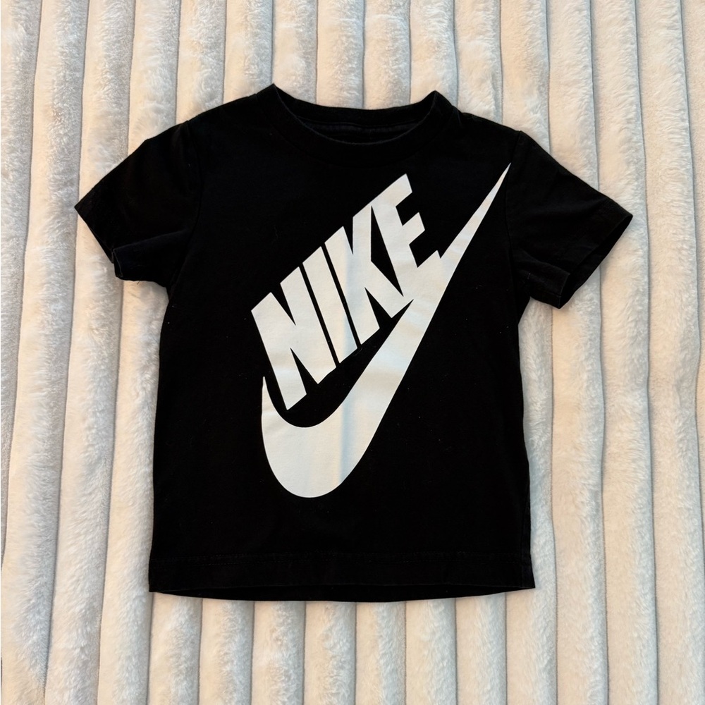 Nike Black and White Short Sleeve Tee